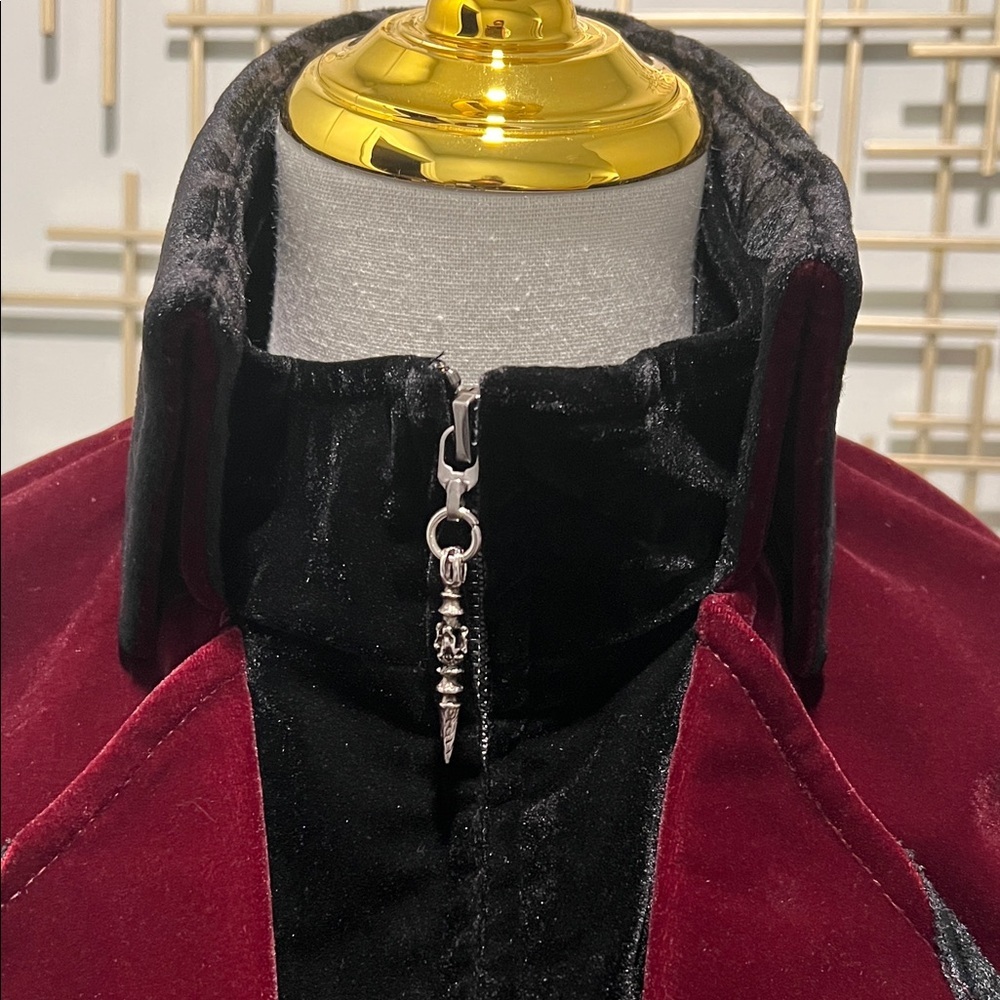 Luxurious Velvet Women's Blazer in Deep Burgundy - Picture 4 of 10